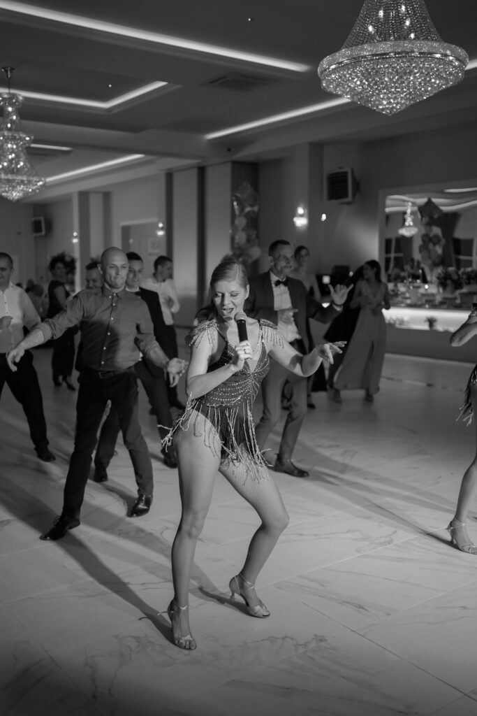 DSC01166-683x1024 Jak dobrać pokaz taneczny do rodzaju wydarzenia?