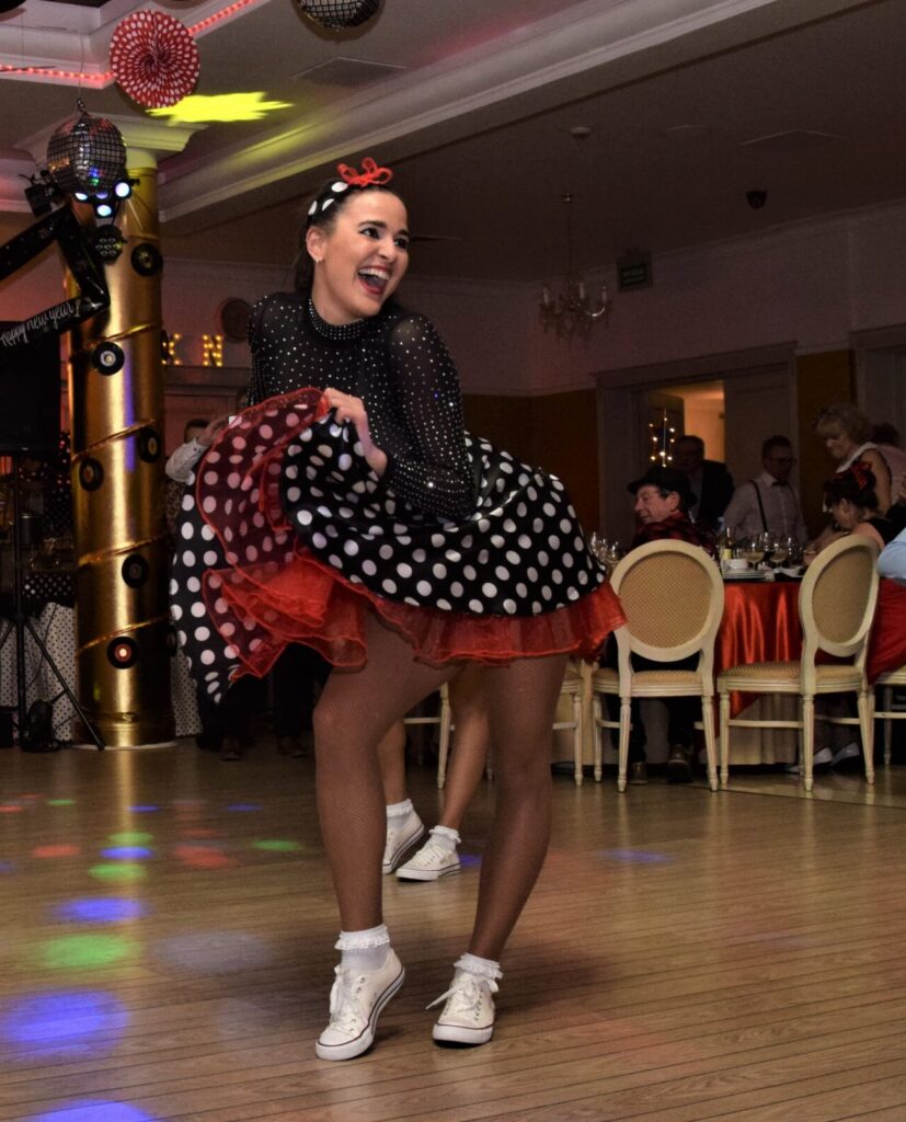 DSC_0603x-scaled-e1732989039760-827x1024 Pokazy Taneczne Zespołu Queens