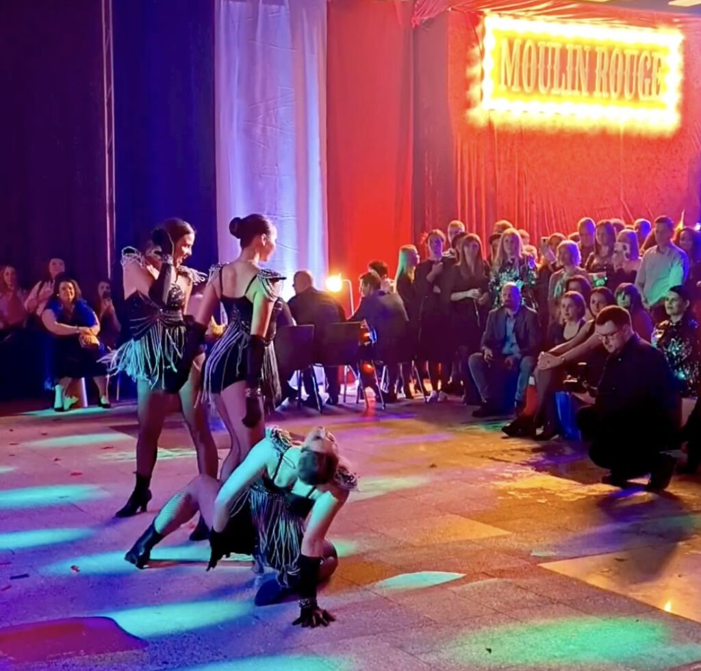 IMG_1447-3-1024x980 Jakie są rodzaje tańca na pokazach?