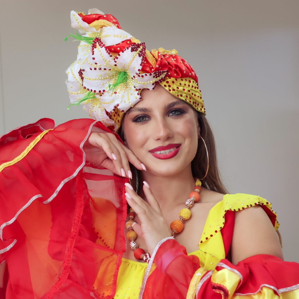 IMG_6761-e1757253212957-1024x1024 Poznaj nasze tancerki