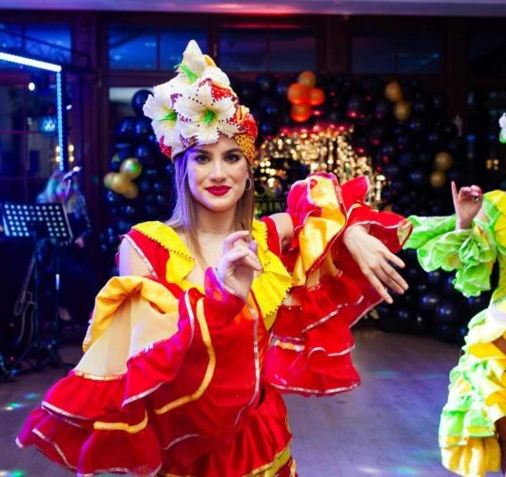 cropped-IMG_6765-2-e1716478465375-1 Jakie są rodzaje tańca na pokazach?