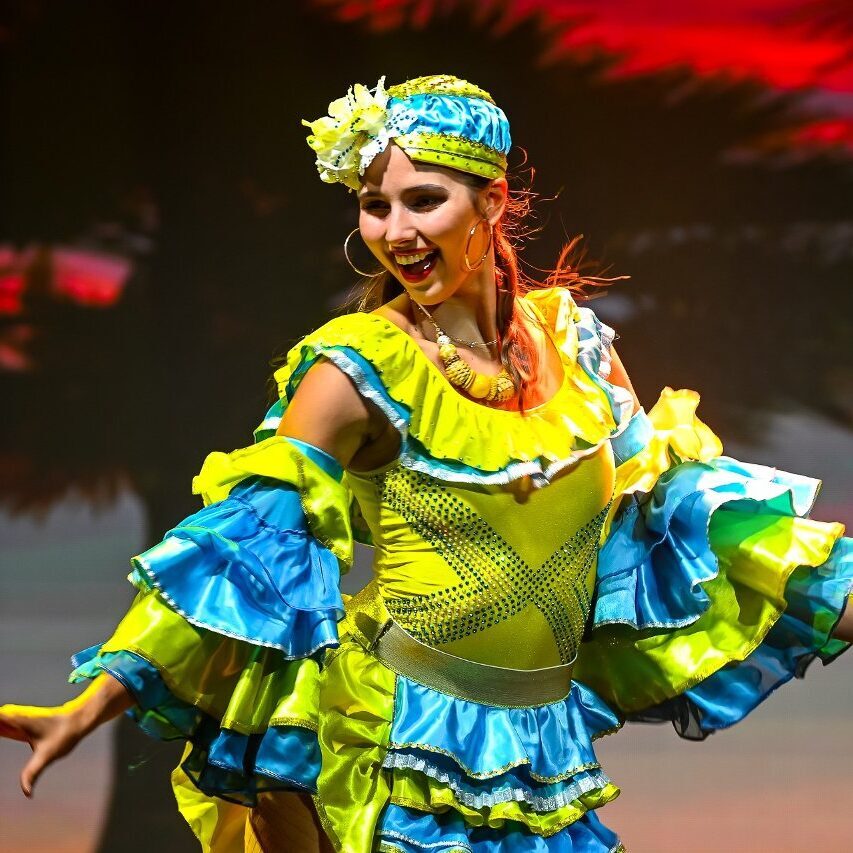 cropped-il700d622c_893963715_xlarge-2-e1756844434307-1 Poznaj nasze tancerki